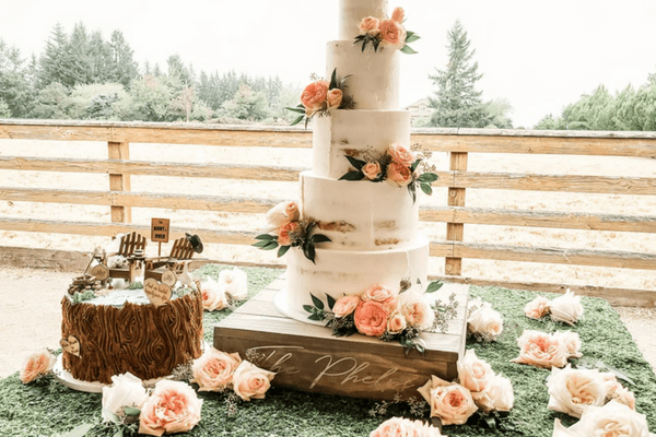 PNW Weddings Excellence Awards 2022 Nominee Lux Sucre Desserts Wilsonville, OR Wedding Cake with flowers